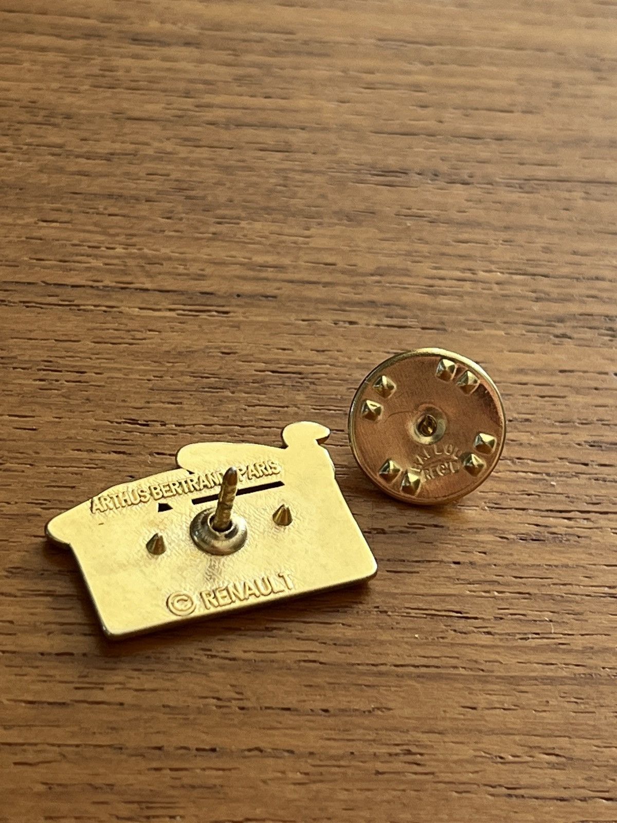 Formula 1 Renault Williams Formula One 1992 world champion vintage pin Size ONE SIZE - 5 Thumbnail