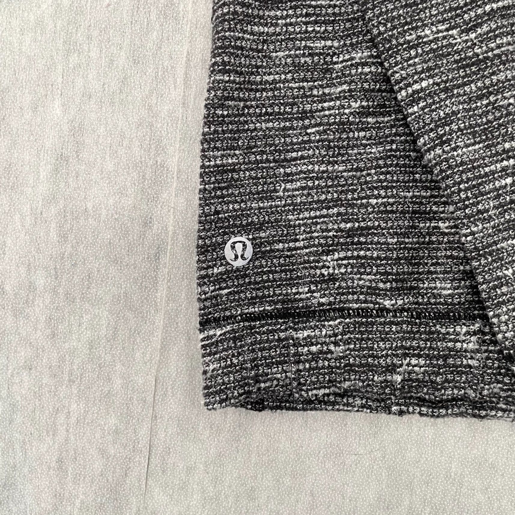 Lululemon VINTAGE Lululemon Hoodie Womens 6 Black Gray Pullover Thumb Holes Heathered Athletic Outdoor Sports Size M / US 6-8 / IT 42-44 - 4 Thumbnail