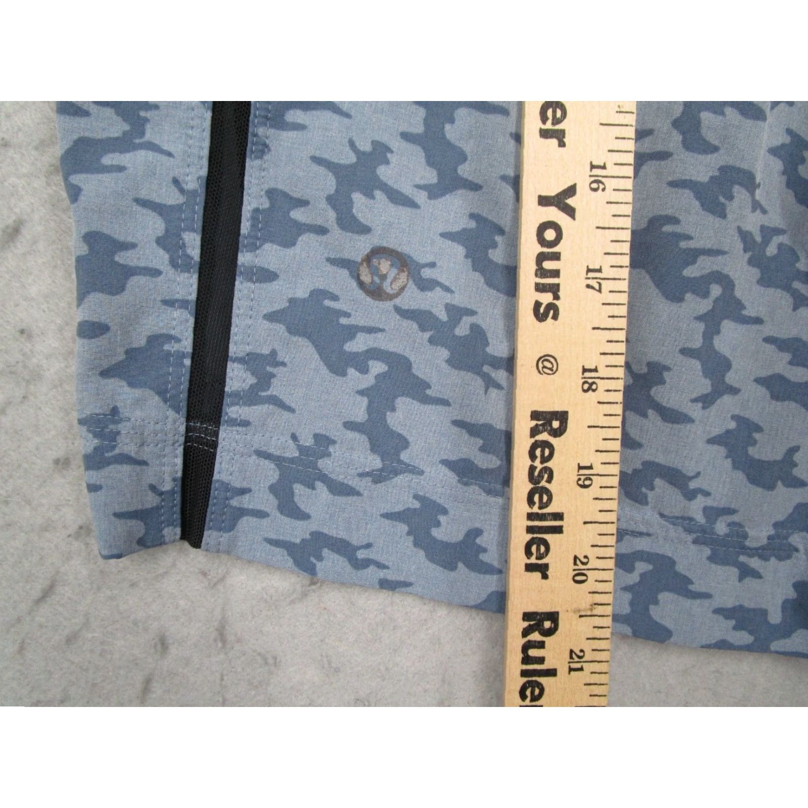 Lululemon Lululemon Shorts Mens Medium Blue Camo Linerless 10" Casual Beach Yoga Stretch Size US 31 - 7 Thumbnail