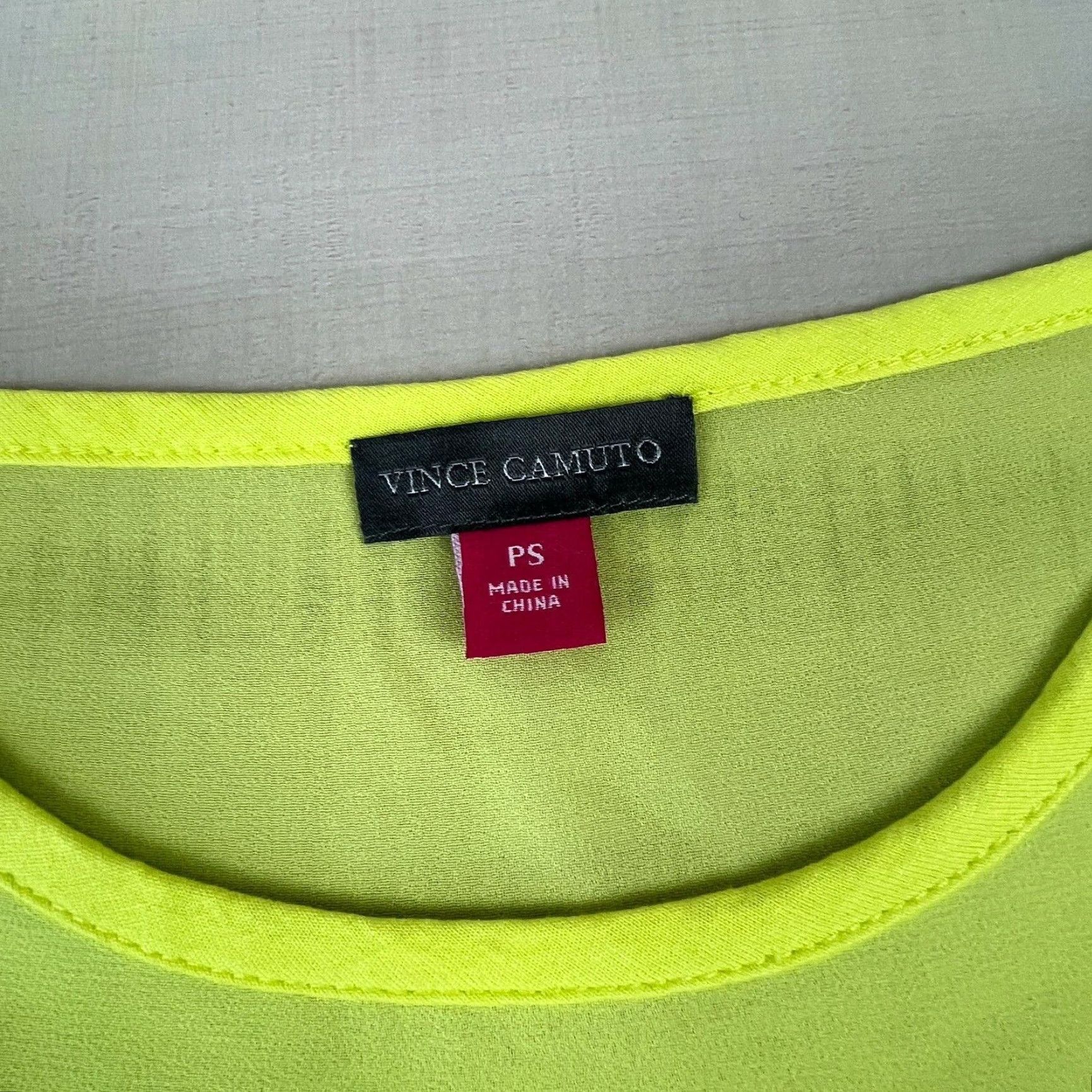 Vince Camuto Vince Camuto Women's Petite Small Yellow Short Sleeve Blouse Sheer Shoulder Hem Top Size S / US 4 / IT 40 - 3 Thumbnail