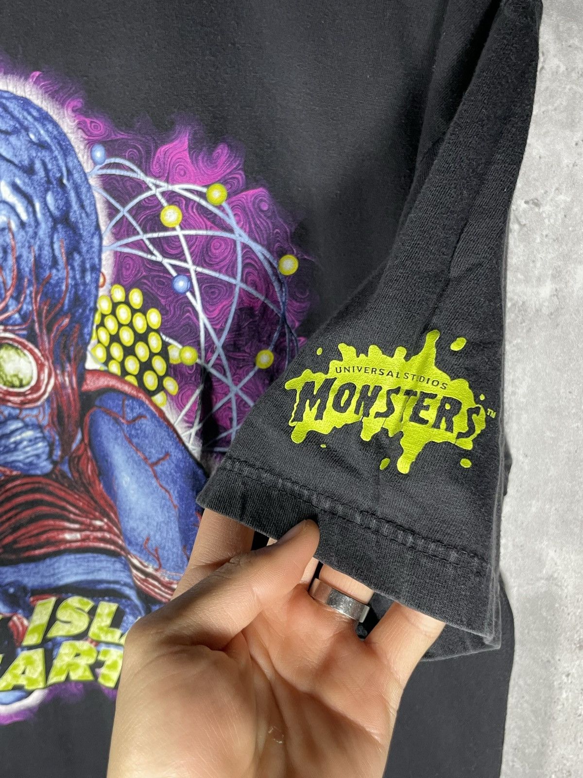 Band Tees Vintage 1997 Universal Studios Monsters Alien Sci Fi T Shirt Size US L / EU 52-54 / 3 - 8 Thumbnail
