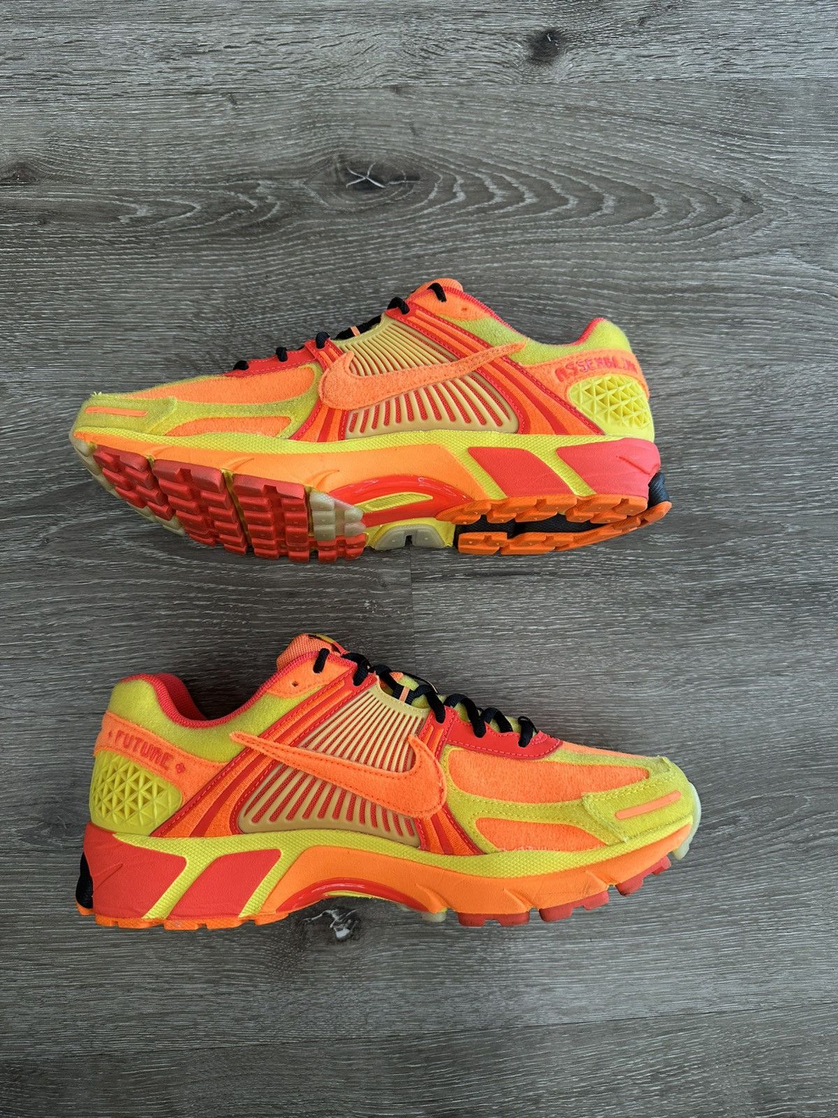 Nike Nike Zoom Vomero 5 “Doernbecher” **PRE-OWNED** Size US 9.5 / EU 42-43 - 2 Thumbnail