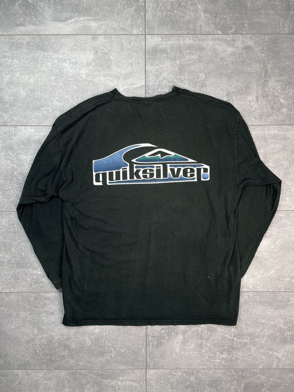 Vintage Rare Quicksilver Long Sleeve T-shirt Nice Design