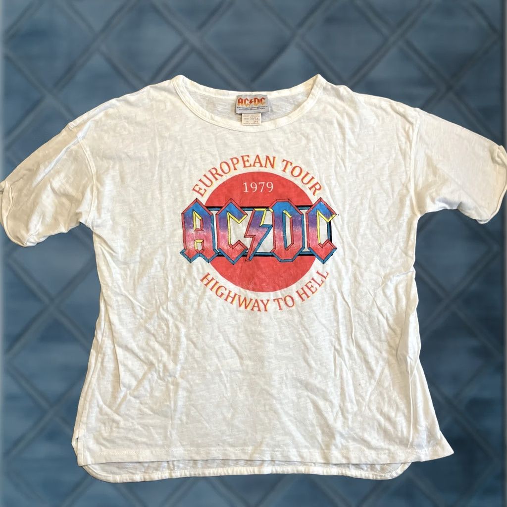 Zara AC/DC x ZARA 1979 European Tour Crop Top T-Shirt Size 13/14 Teens Boys Girls Crew Neck Short Sleeve Cotton Ivory Logo Knit Vintage No? Size XL / US 12-14 / IT 48-50 - 1 Thumbnail