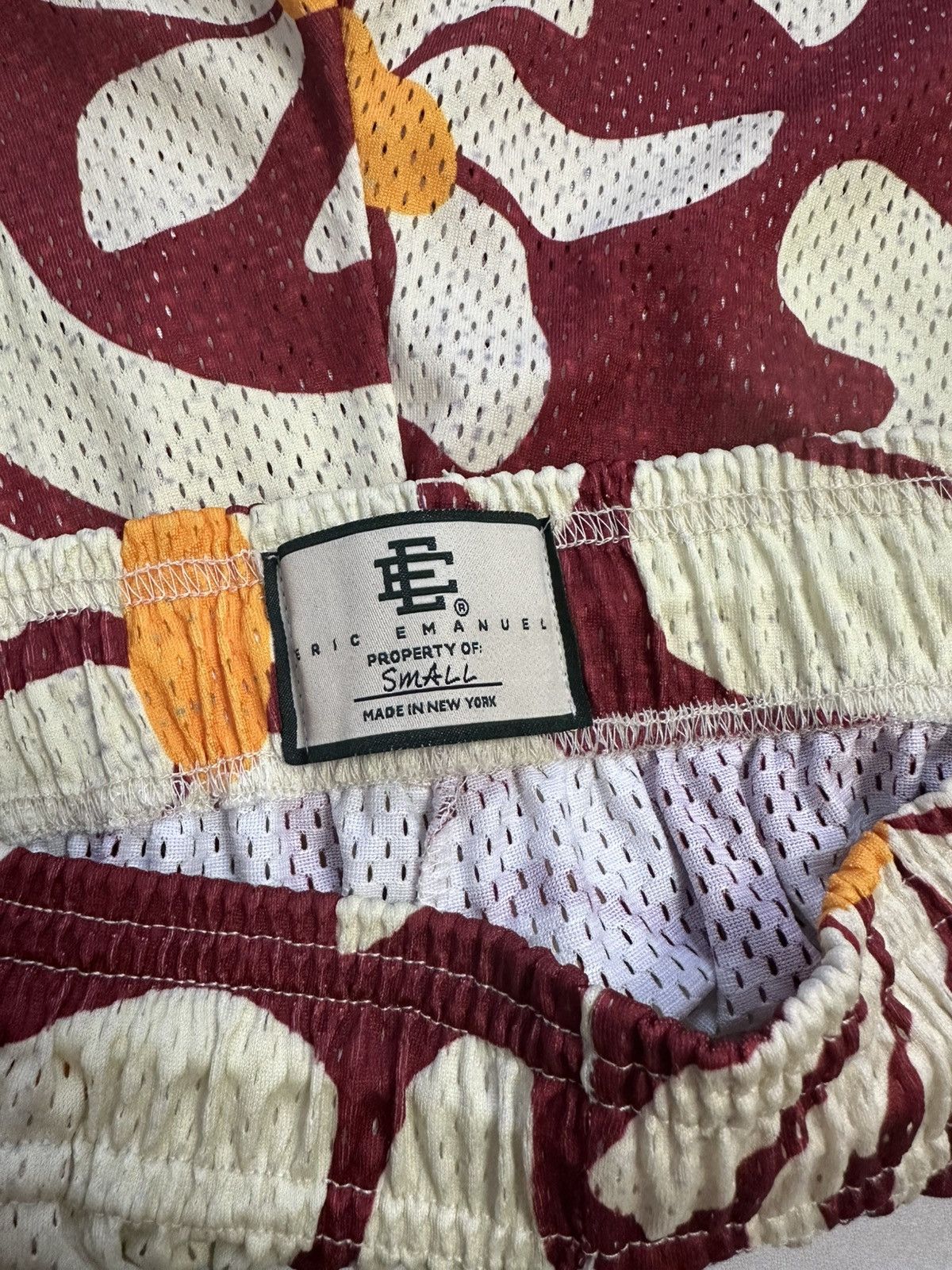 Eric Emanuel Eric Emanuel EE Shorts ‘Red Flowers’ Size US 30 / EU 46 - 3 Thumbnail