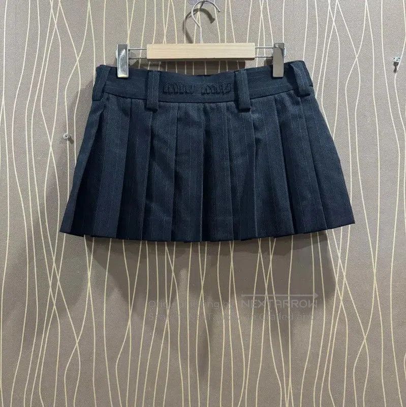 Miu Miu Miu Miu Black Wool Pleated Skirt . Size 23" - 1 Thumbnail