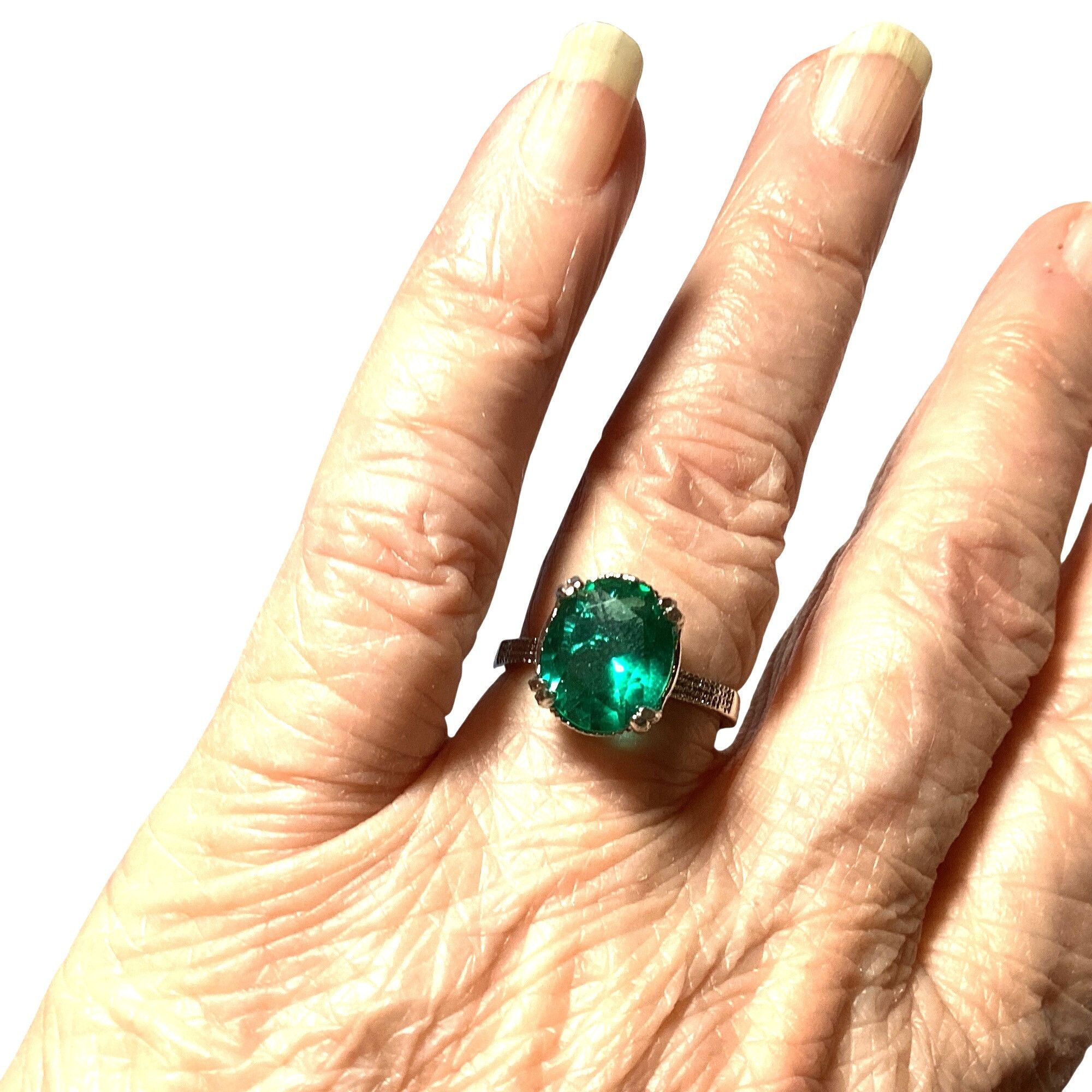 Other Green Faux Emerald Oval Cut Silver-tone Solitaire Prong Set Size ONE SIZE - 2 Thumbnail