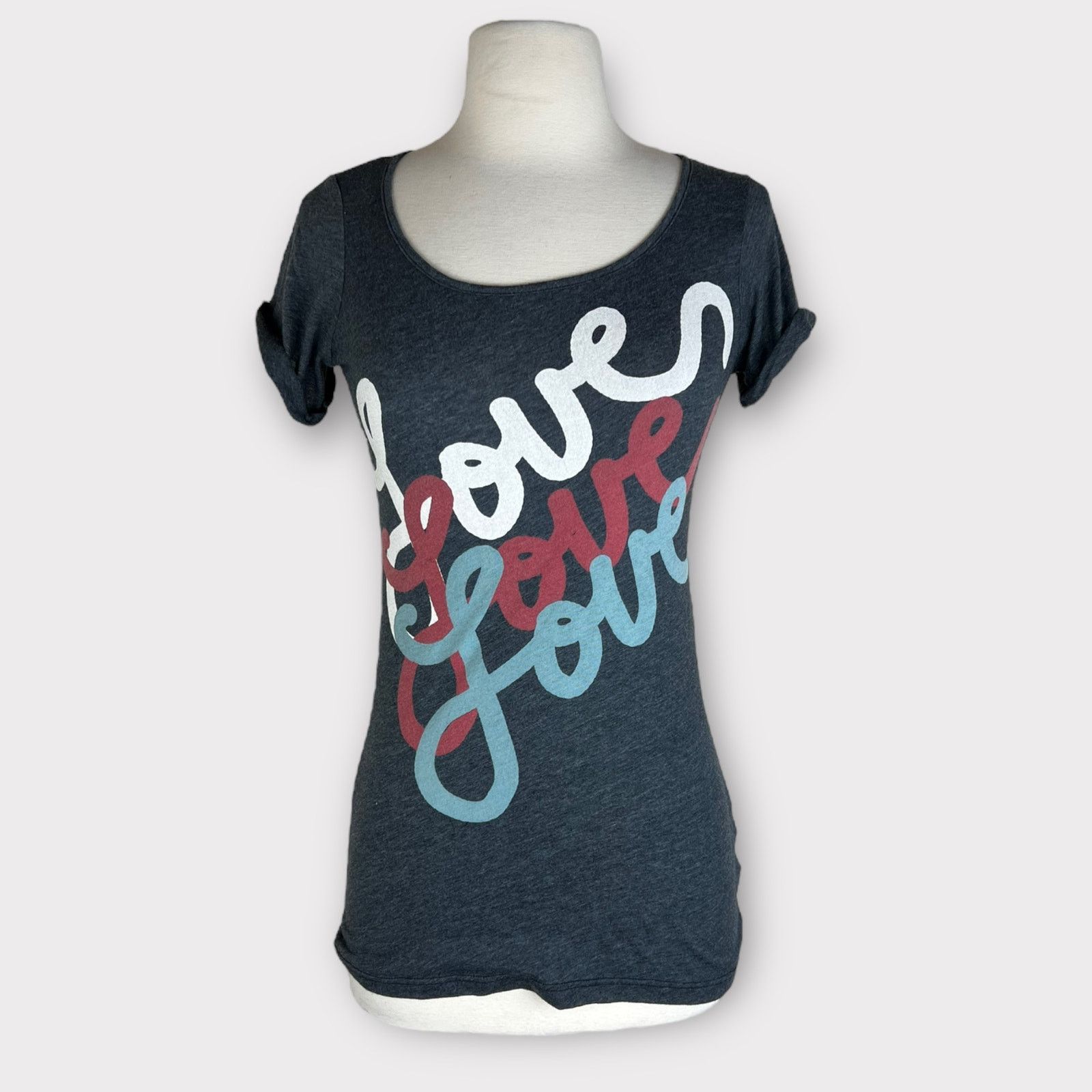 Vintage Delia | Vintage Y2K “Love” Graphic Tee | Gray Red Blue White Size S / US 4 / IT 40 - 1 Thumbnail
