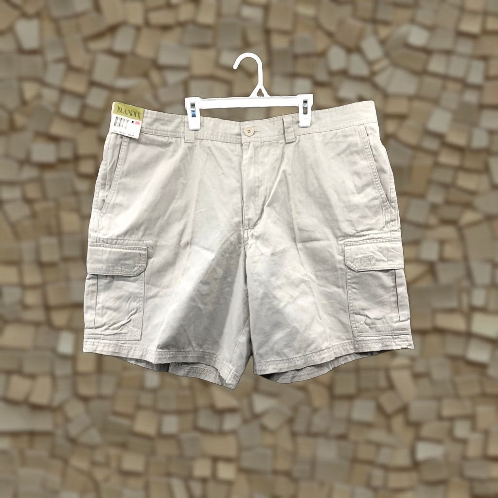 Vintage Islander Cargo Shorts Mens Size 42 Beige Regular Mid Rise Knit Cotton Belt Loops 10 in Inseam Casual Size US 42 / EU 58 - 1 Thumbnail