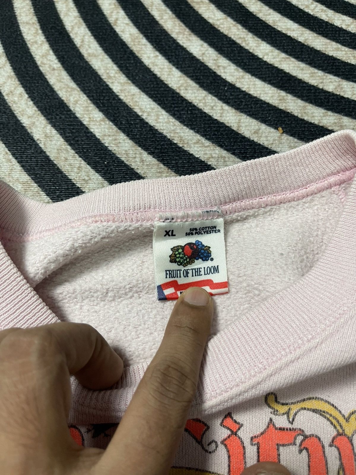 Fruit Of The Loom 90s SIN CITY VANS HALLO WALLO IN TRICK OR TREAT SWEATSHIRT Size US XL / EU 56 / 4 - 11 Thumbnail