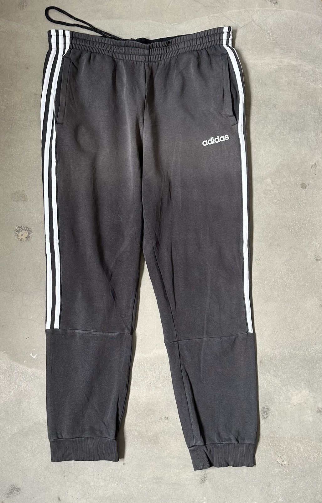Adidas VINTAGE ADIDAS WELL FADED TRACK PANT Size US 38 / EU 54 - 1 Thumbnail