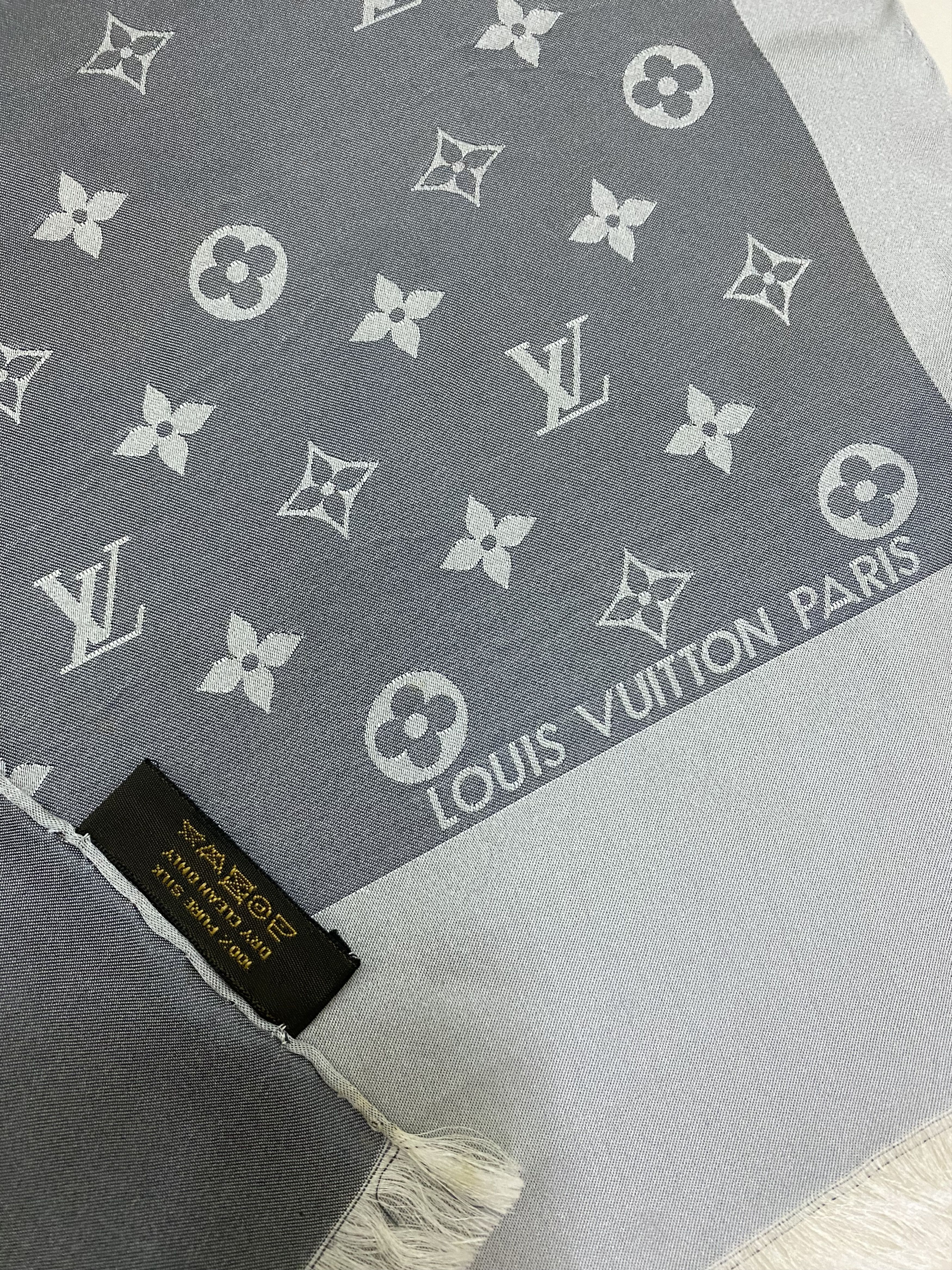 Louis Vuitton Louis Vuitton Monogram Silk Scarf Size ONE SIZE - 6 Thumbnail