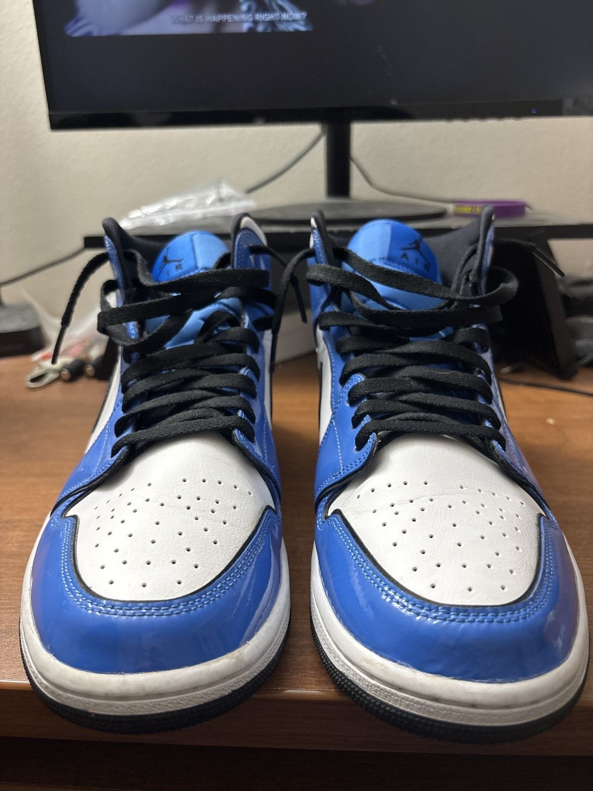 Jordan Brand jordan 1 mid Size US 11.5 / EU 44-45 - 3 Thumbnail