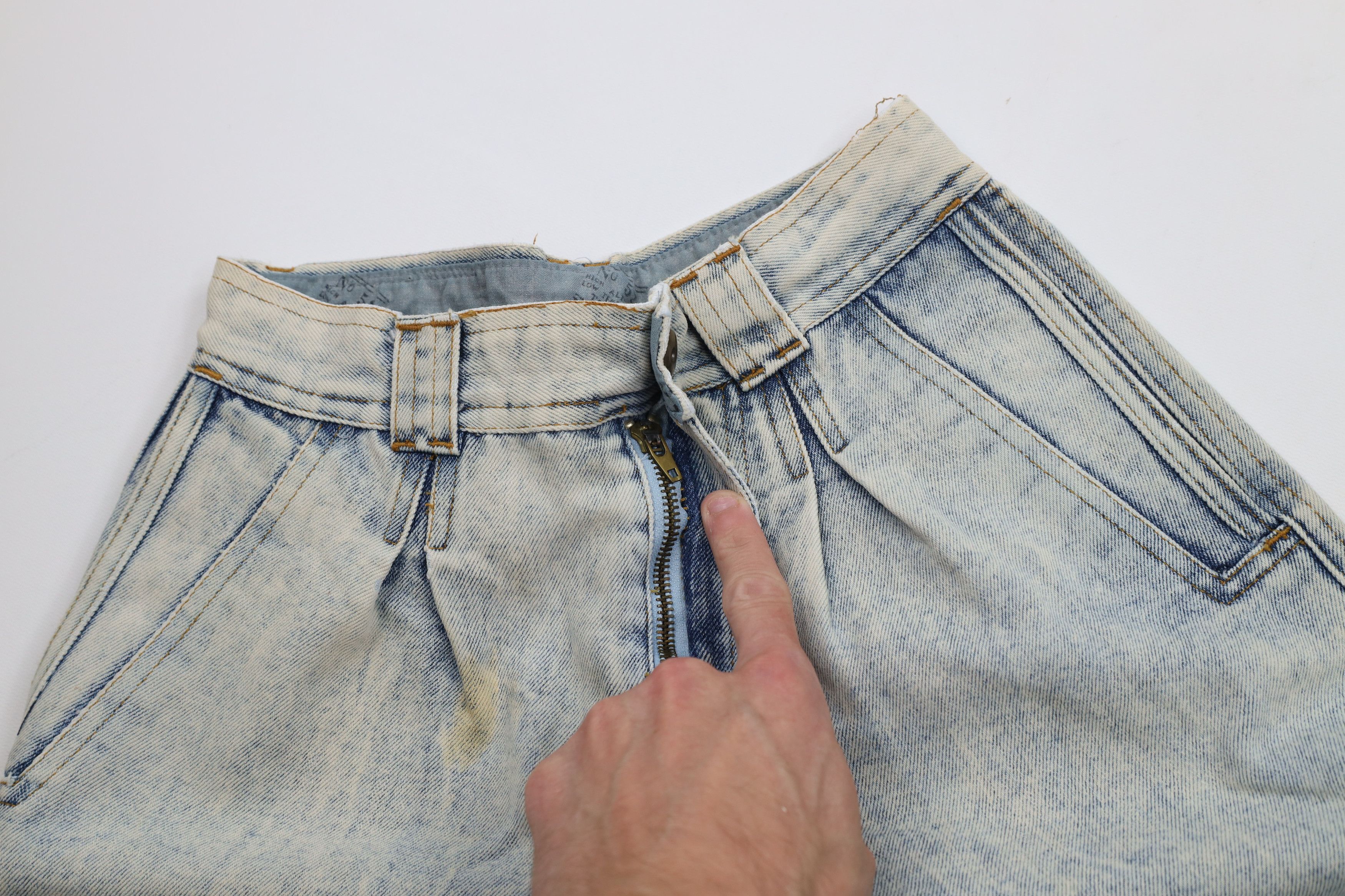 Vintage Vintage 80s 90s Bugle Boy Wash Flip Cuff High Waist Jeans Size 26" / US 2 / IT 38 - 11 Thumbnail