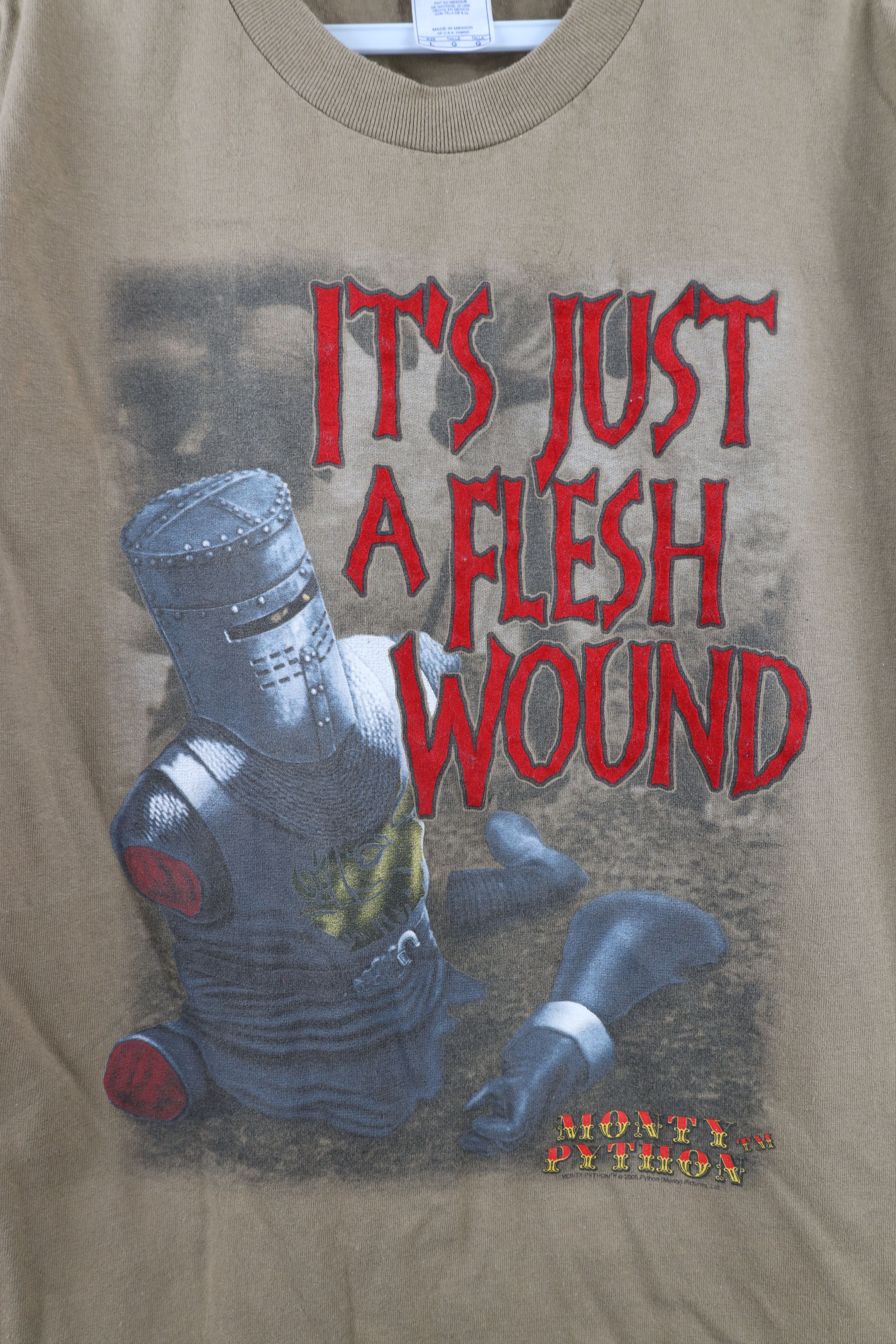 Vintage Vintage Y2K 2005 Monty Python Just A Flesh Wound T-Shirt Size US L / EU 52-54 / 3 - 4 Thumbnail