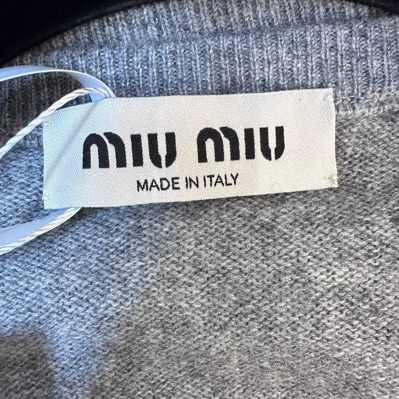 Miu Miu Miu Miu 38 V-neck sweater Size S / US 4 / IT 40 - 5 Thumbnail