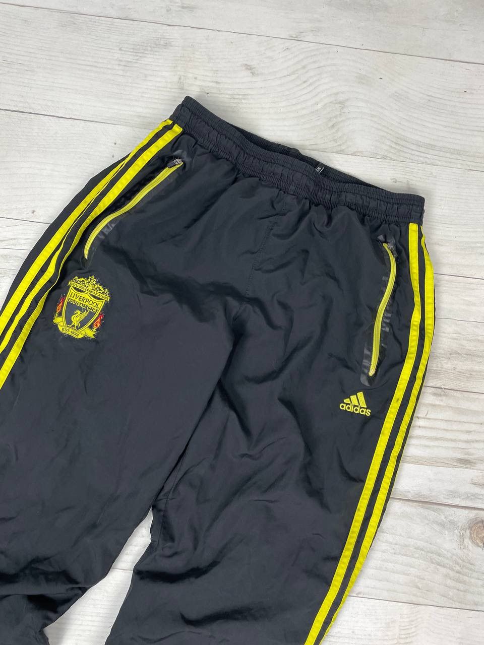 Adidas Vintage Adidas Liverpool 2010 2011 Jacket Pants Tracksuit Size US M / EU 48-50 / 2 - 13 Thumbnail
