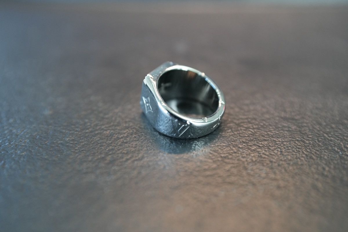 Louis Vuitton Louis Vuitton Monogram Ring Size ONE SIZE - 3 Thumbnail