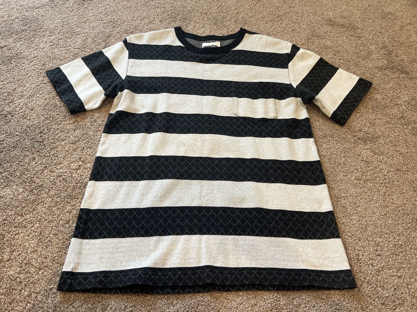 Original Fake Like new Original Fake OF Kaws short sleeve t-shirt size 3 Size US L / EU 52-54 / 3 - 1 Thumbnail