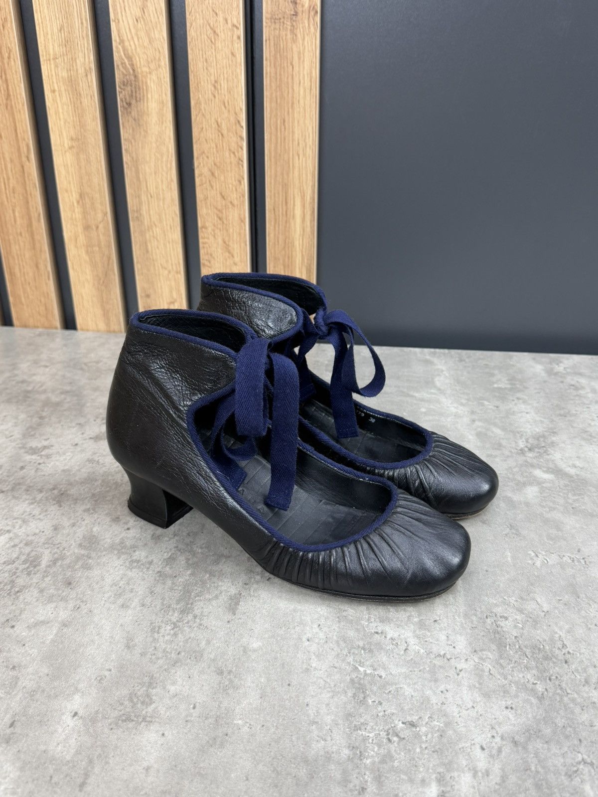 Vintage Chie Mihara Black Leather Ribbon Heels Pumps Size 39 Size US 9 / IT 39 - 4 Thumbnail