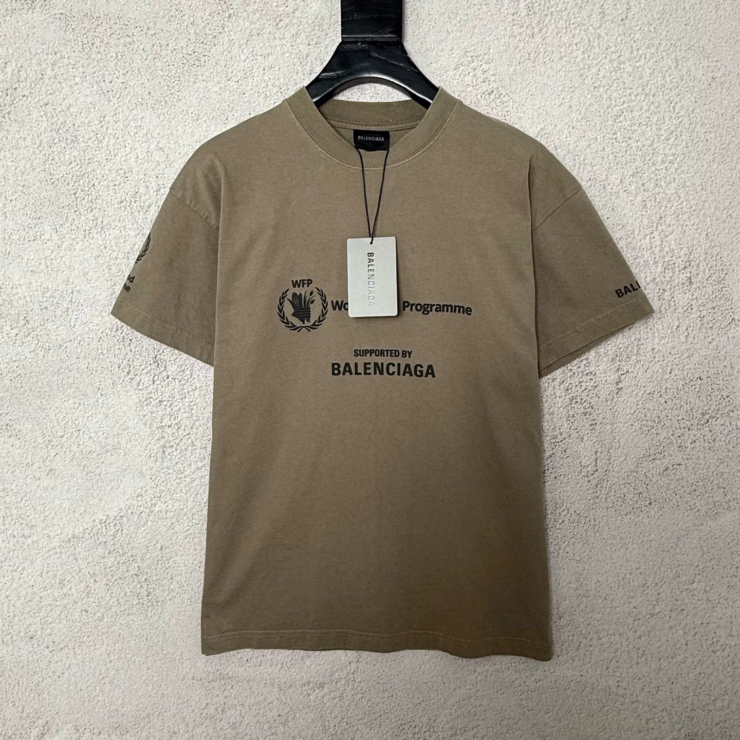 Balenciaga Balenciaga WFP Logo T-Shirt Size XS Size US XS / EU 42 / 0 - 1 Thumbnail