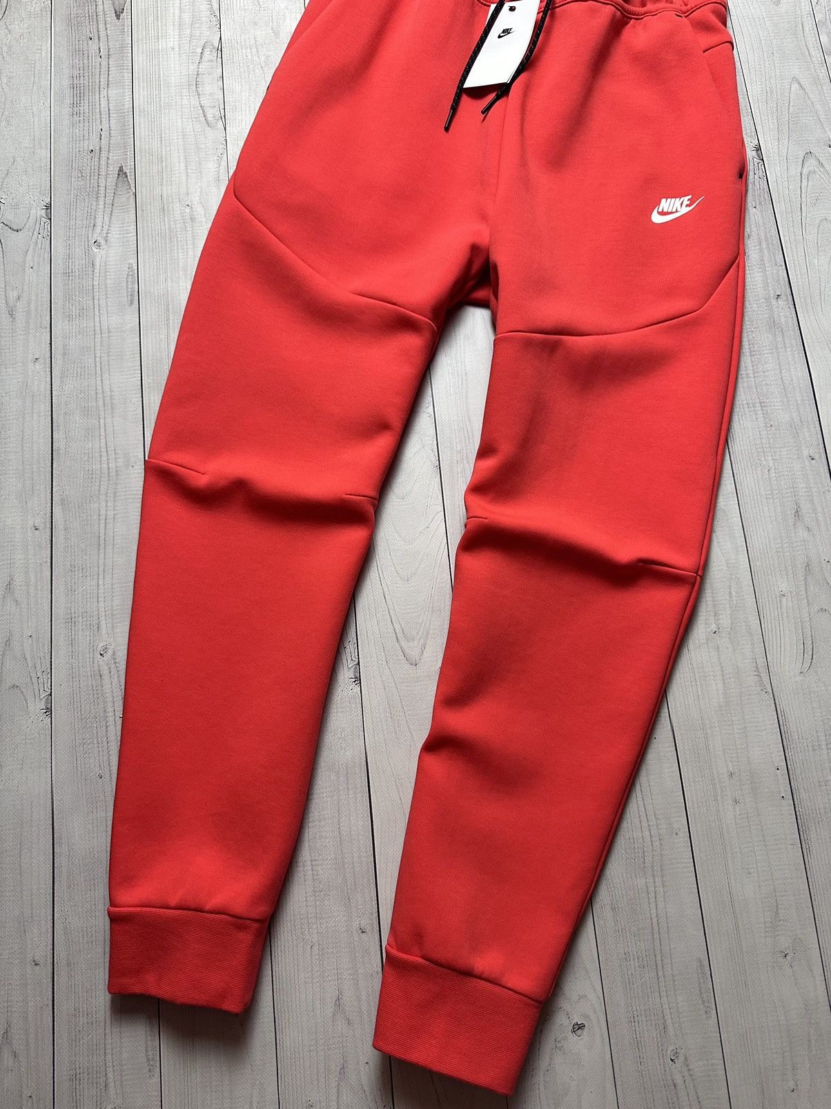 Nike Nike tech fleece joggers size L red logo drill Size US 34 / EU 50 - 2 Thumbnail