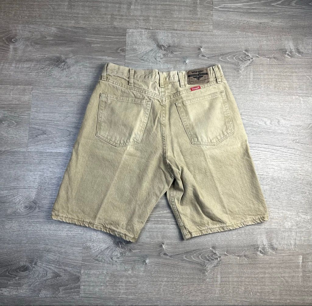 Wrangler Men's Wrangler Relaxed Fit Shorts Tan Size 34 Size US 34 / EU 50 - 1 Thumbnail