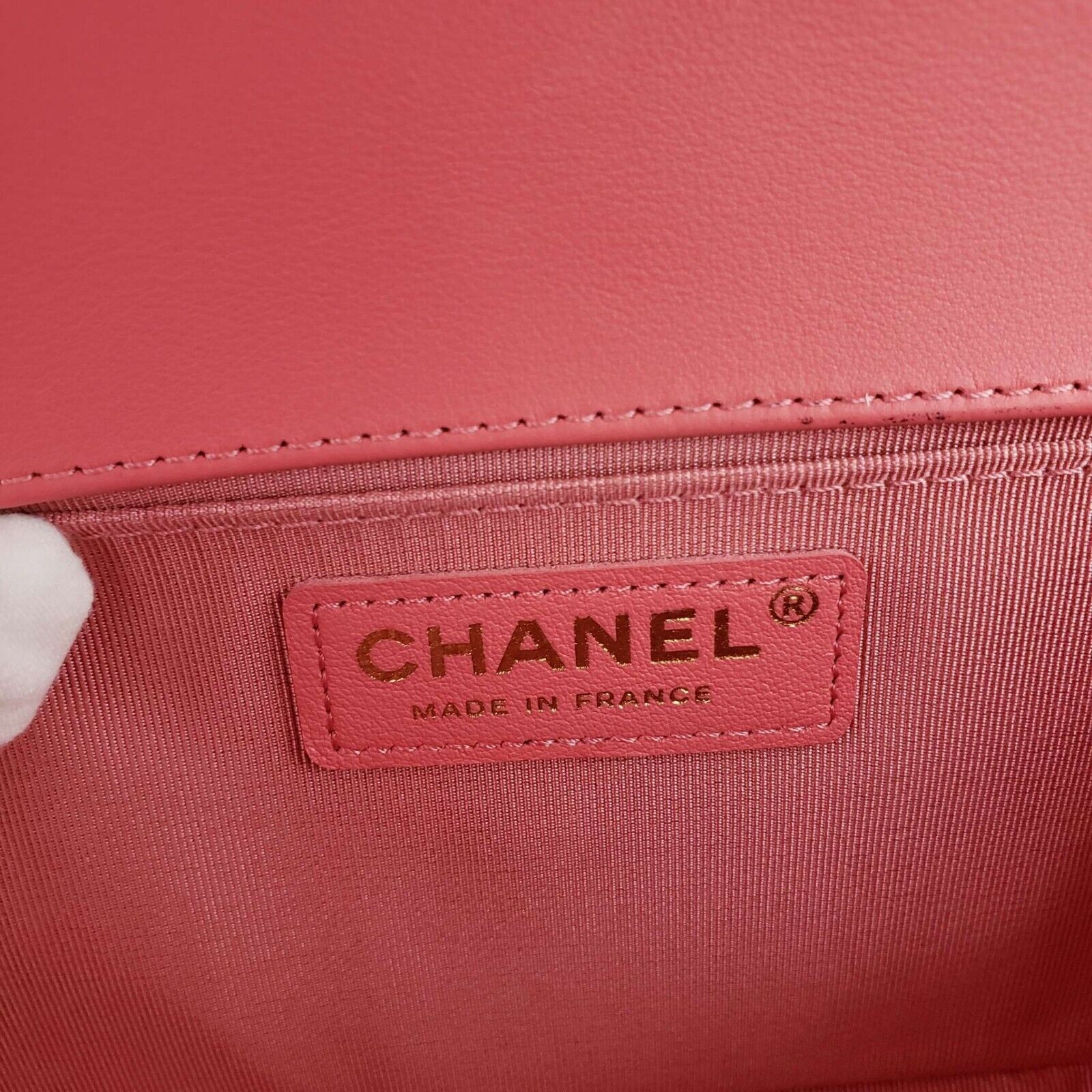 Chanel 100% Authentic CHANEL Boy Leather Shoulder Bag 2700-080524 Size ONE SIZE - 23 Thumbnail