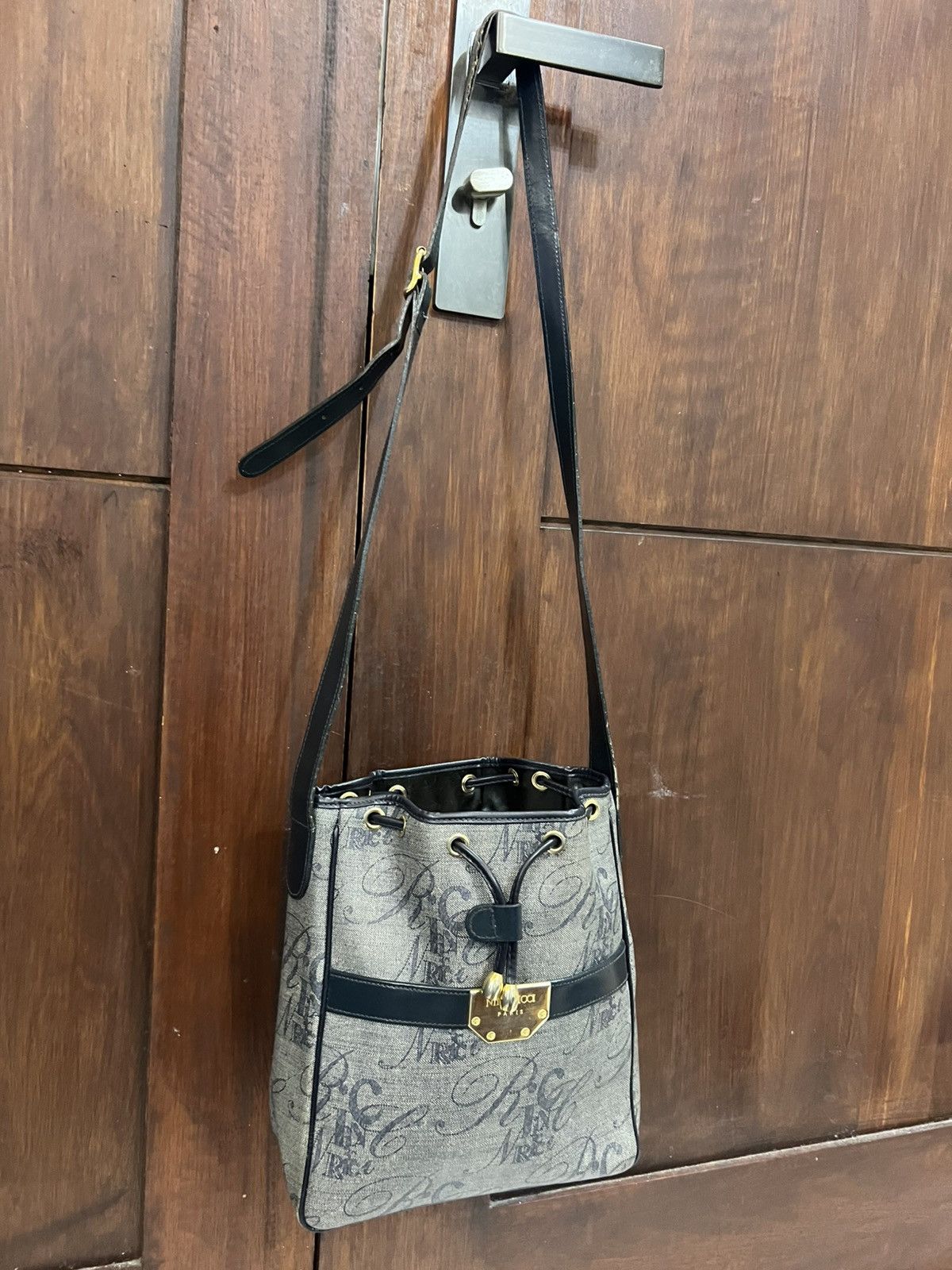 Genuine Leather Nina Ricci Paris Leather Crossbody/Sling Bag Size ONE SIZE - 3 Thumbnail