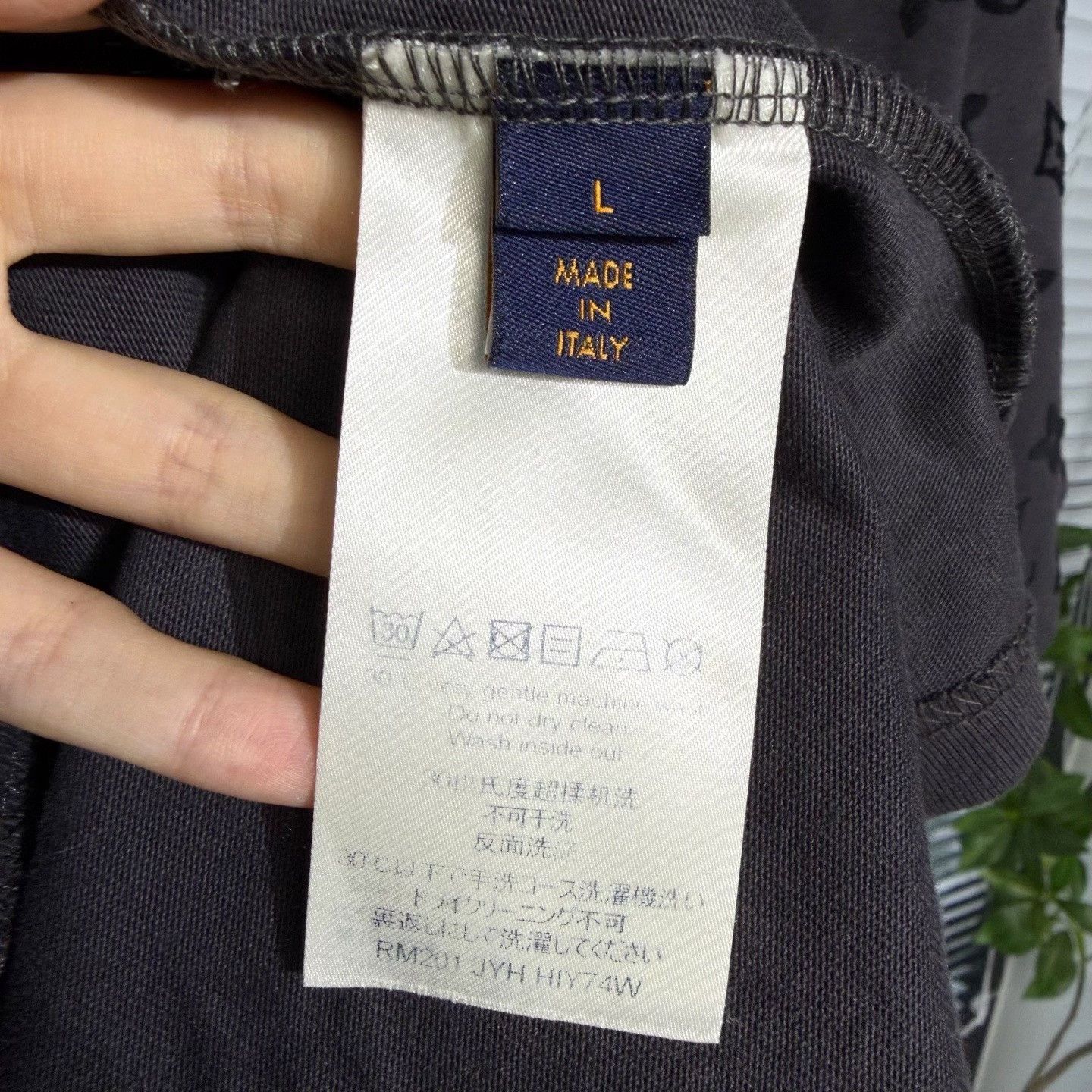 Louis Vuitton LV Monogram Flocked Logo Gray T-Shirt Size US L / EU 52-54 / 3 - 4 Thumbnail