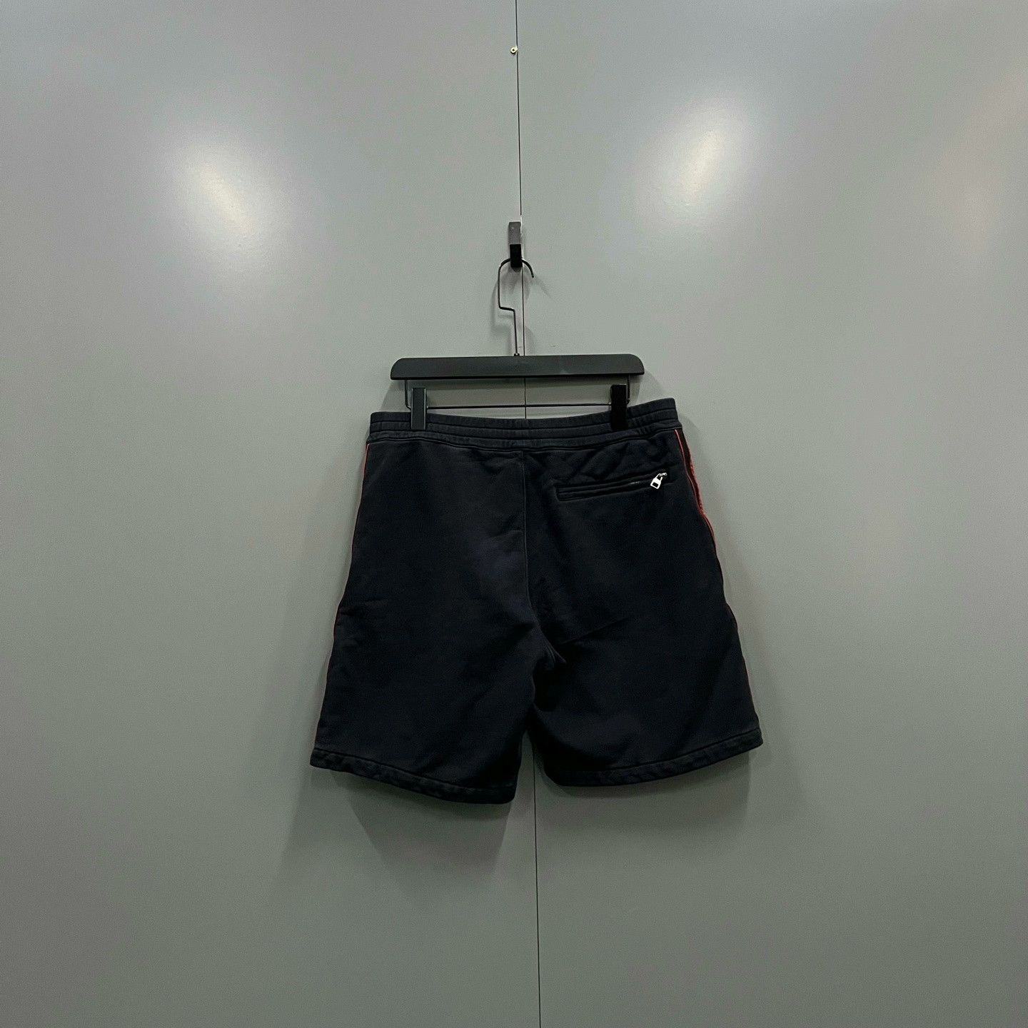 Alexander McQueen Alexander McQueen Side Logo Shorts Size US 26 / EU 42 - 2 Thumbnail