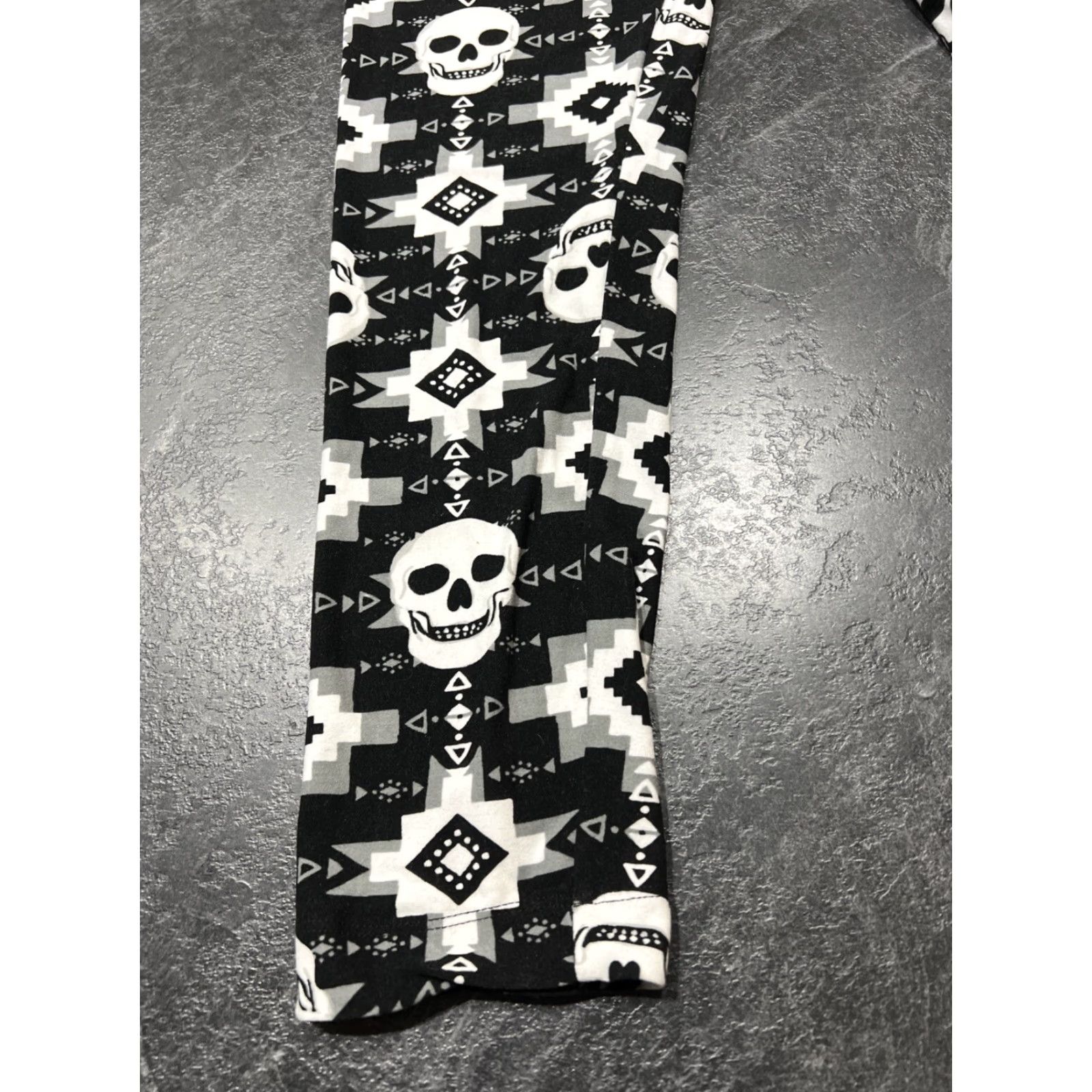 Vintage No Boundaries Women's Leggings Capri High Waist Skull Print Cotton Blend Large 11-13 Black Size 36" / US 14 / IT 50 - 3 Thumbnail