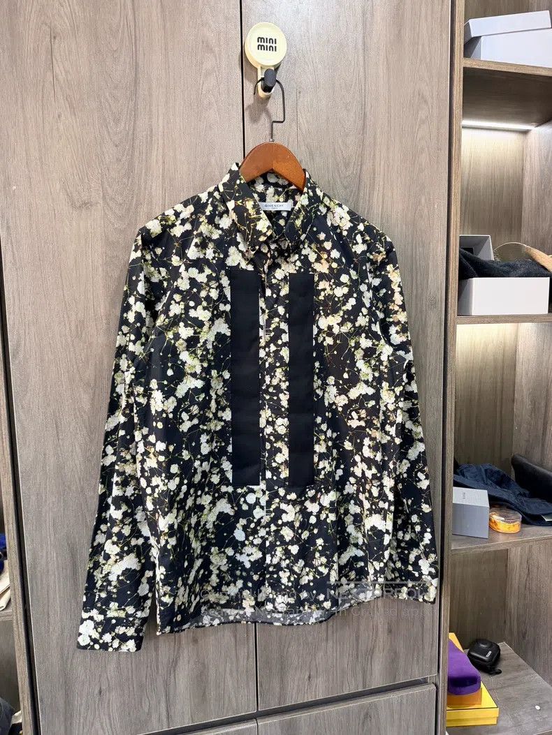 Givenchy Givenchy Size40 Star Short Sleeve Size US M / EU 48-50 / 2 - 5 Thumbnail
