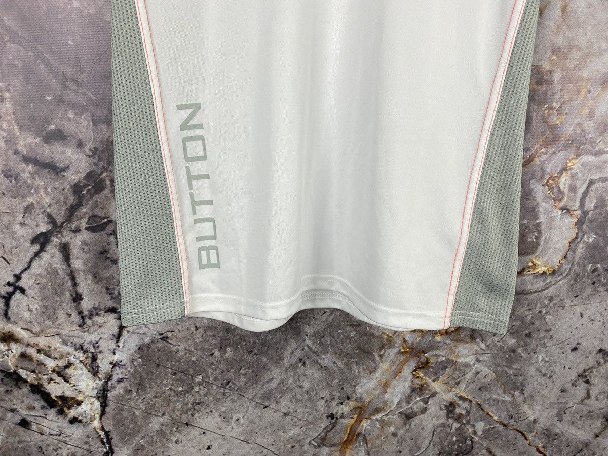 Malcolm McLaren × Mercedes-Benz Women’s Vodafone McLaren Mercedes T-Shirt Button Size XL Size XL / US 12-14 / IT 48-50 - 3 Thumbnail