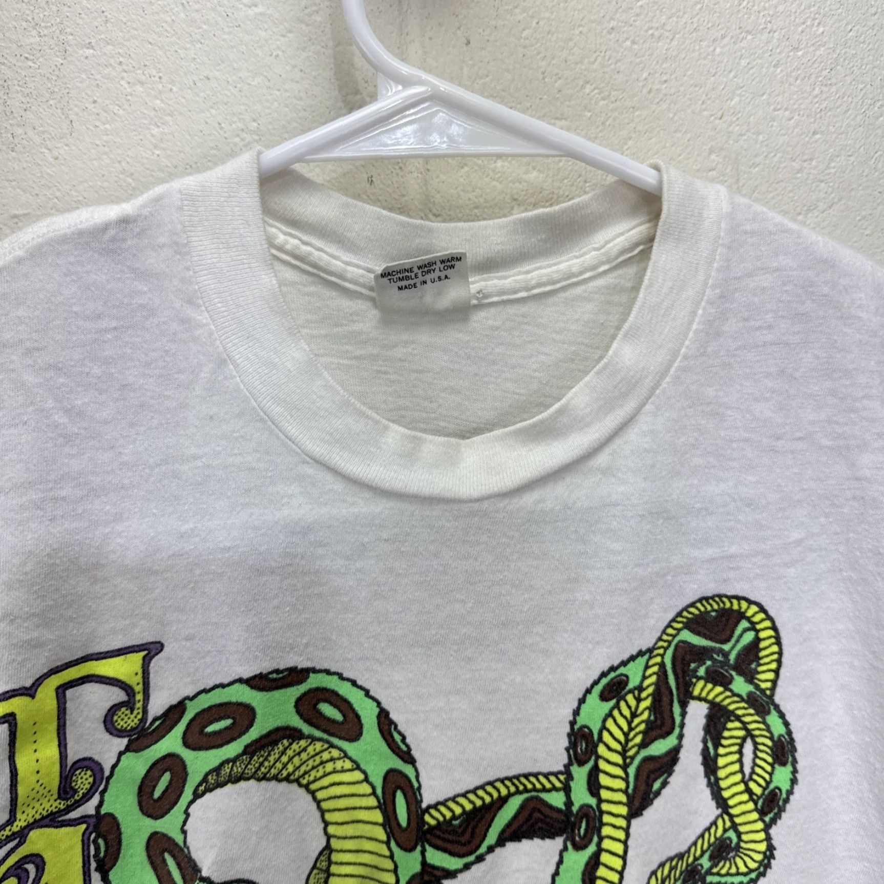 Vintage VINTAGE Fashion Victim Tattoo T-Shirt Large White Snake Skull 90s Mens Size US L / EU 52-54 / 3 - 5 Thumbnail