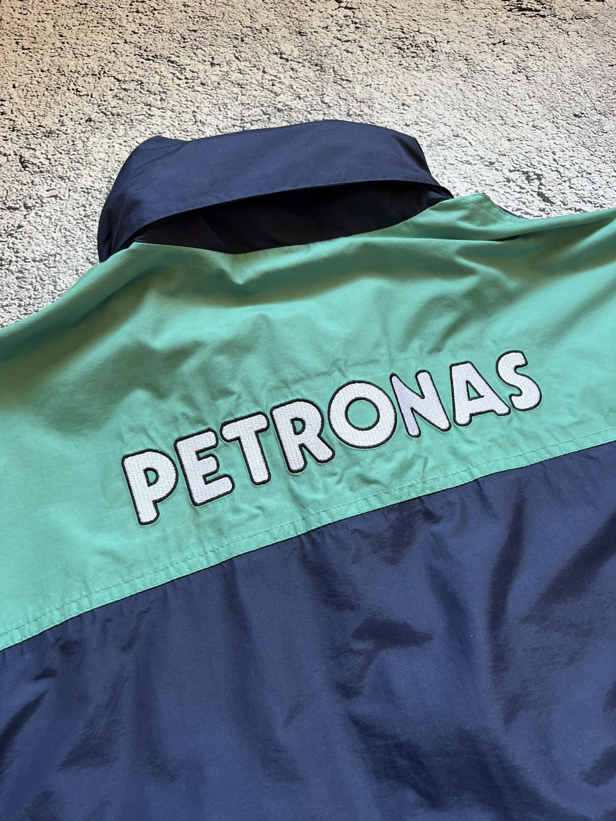 Red Bull Red Bull Sauber Petronas F1 Racing Team Jacket Size M Size US M / EU 48-50 / 2 - 13 Thumbnail