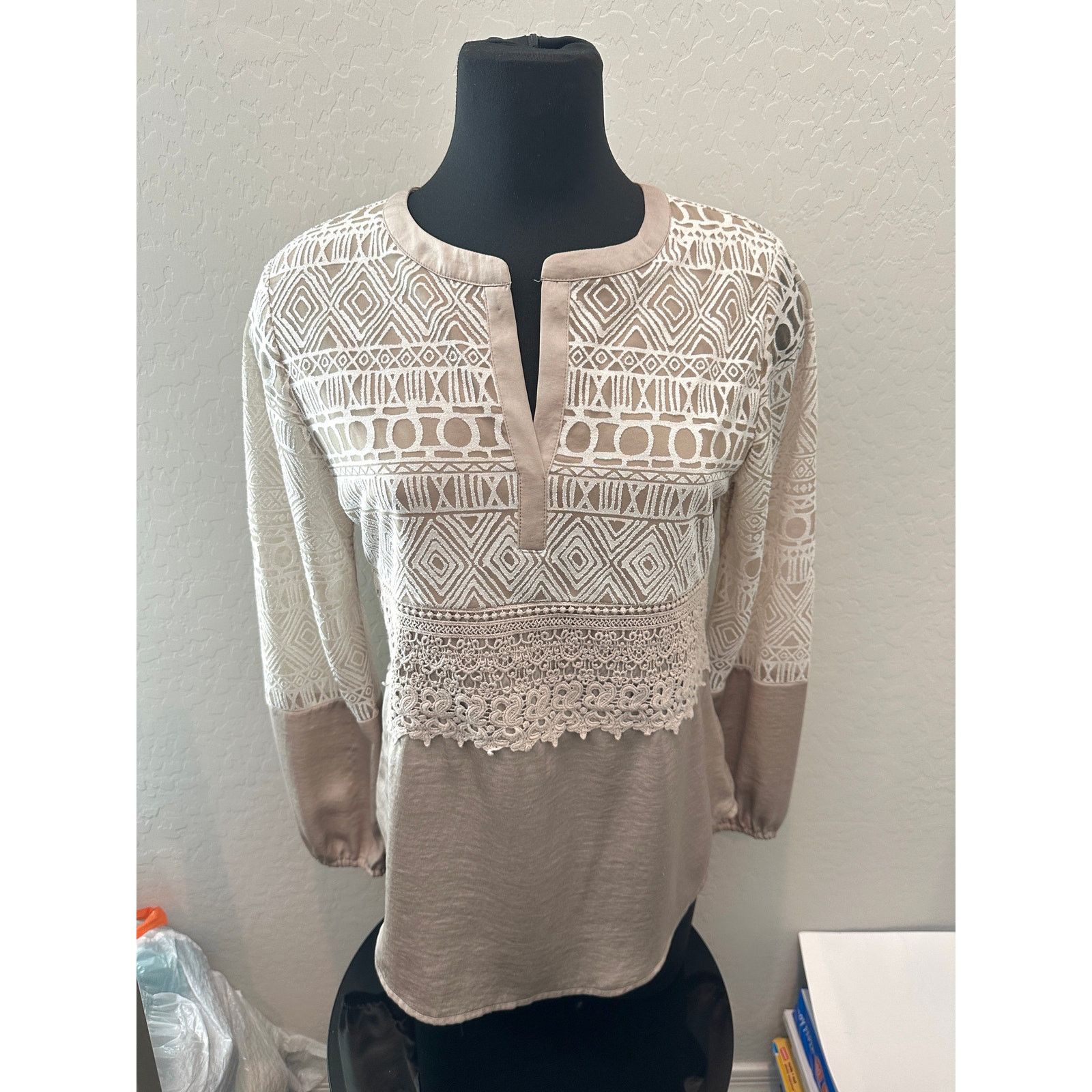 Chicos CHICOS | Taupe Neutral Textured Boho Long Sleeve Peasant Top Size S / US 4 / IT 40 - 3 Thumbnail