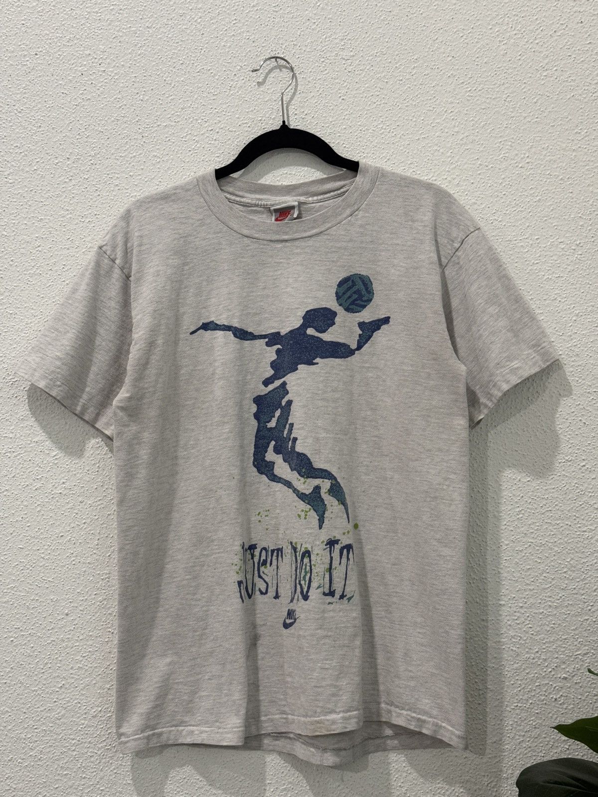 Nike Vintage 90s Nike Volleyball Graphic Tshirt Size M Made n USA Size US M / EU 48-50 / 2 - 2 Thumbnail