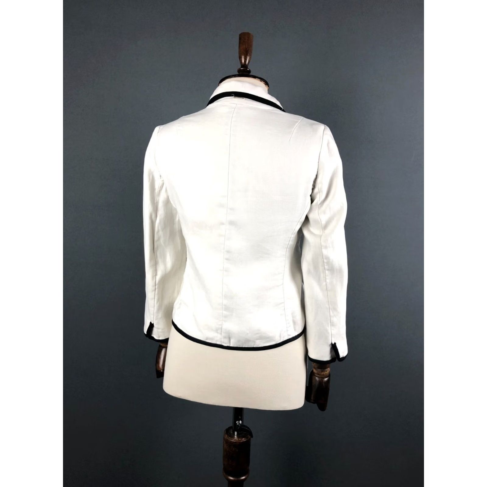 Max Mara S Max Mara Blazer Jacket White Linen Snap Up Size 8 Womens - Casual Single-Breasted 3 Snap Closure Size M / US 6-8 / IT 42-44 - 3 Thumbnail
