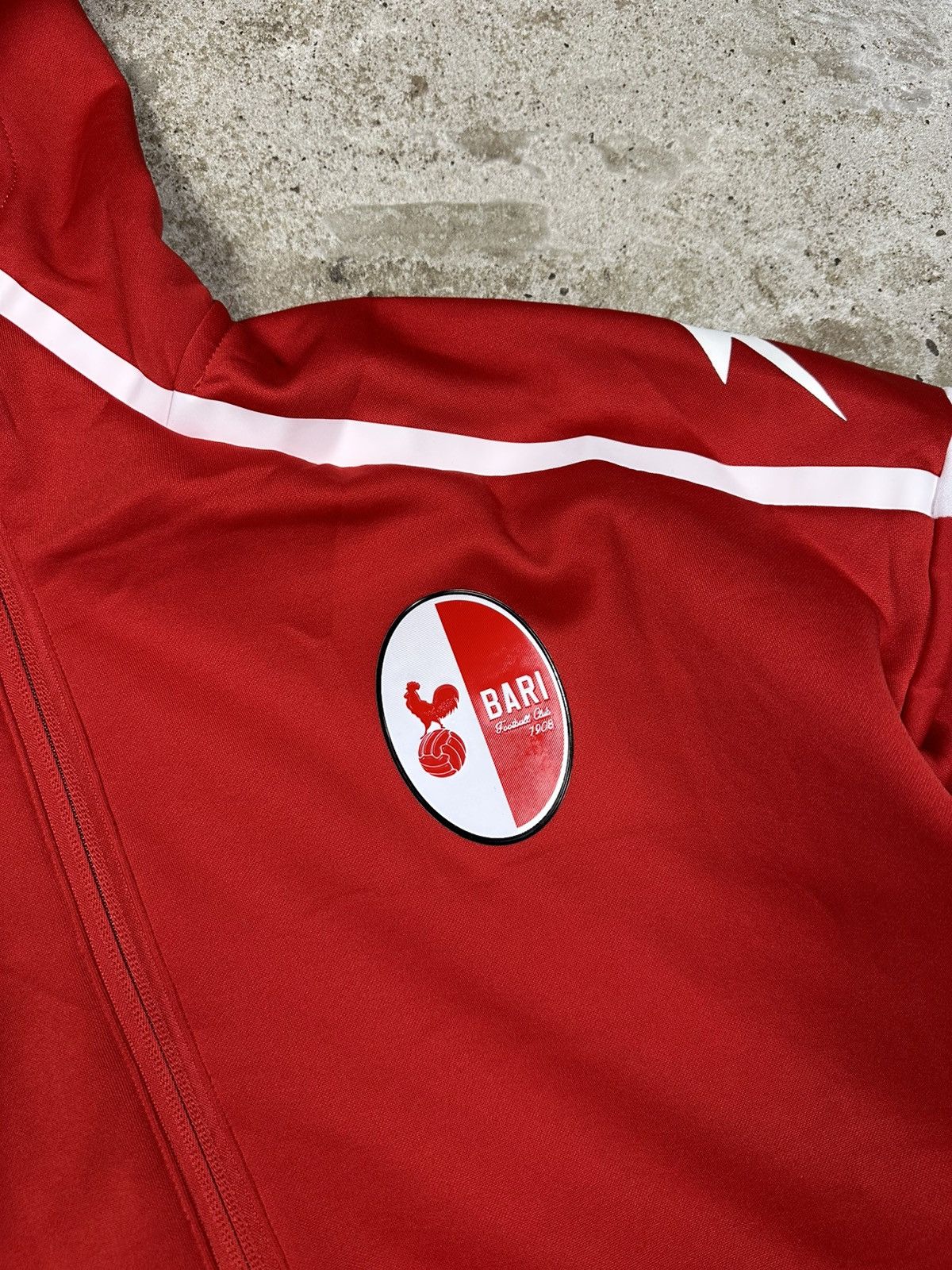 Vintage Vintage 2000s Zeus x Bari FC Red Training Top Sweatshirt Size US M / EU 48-50 / 2 - 7 Thumbnail