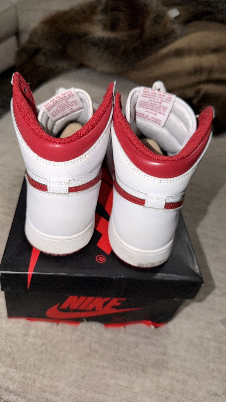 Jordan Brand Air Jordan 1 Retro High OG "Metallic Red" Size 7 Size US 7 / EU 40 - 2 Thumbnail