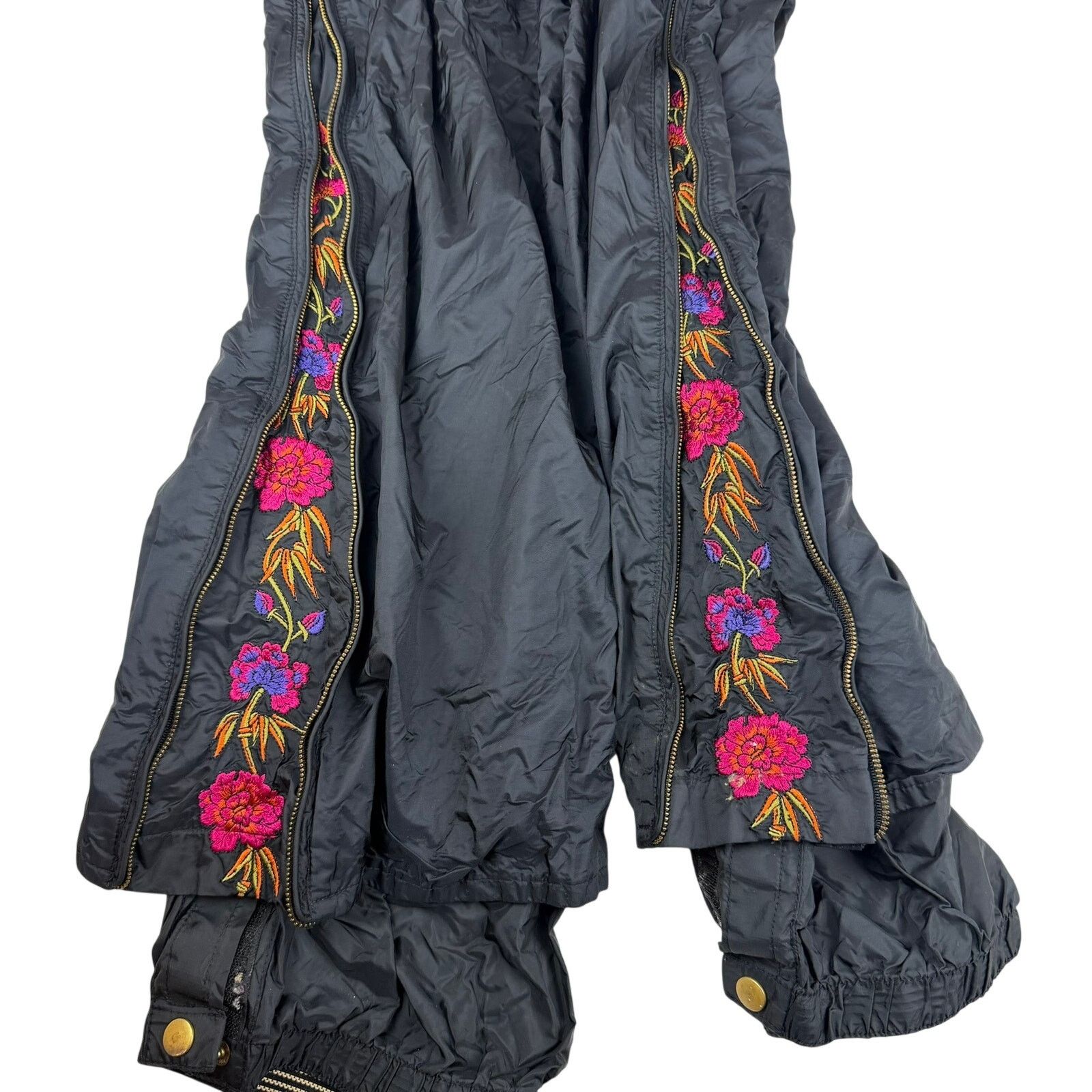 Obermeyer Obermeyer Floral Embroidered Ski Pants Size 4 Size 27" / US 4 / IT 40 - 7 Thumbnail