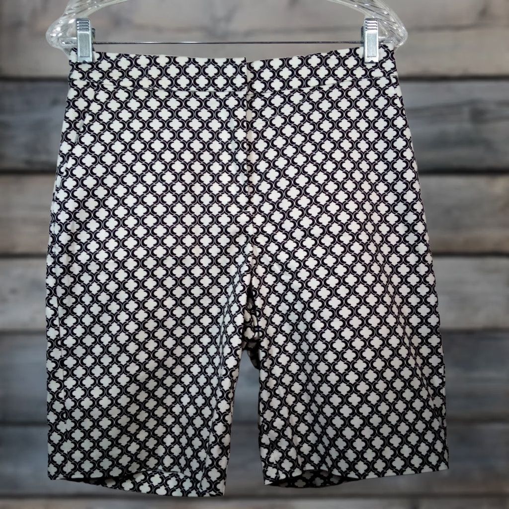 Vintage Susan Graver Bermuda Shorts Women 8 Black & White Geometric Stretch Flat Front Size 30" / US 8 / IT 44 - 1 Thumbnail