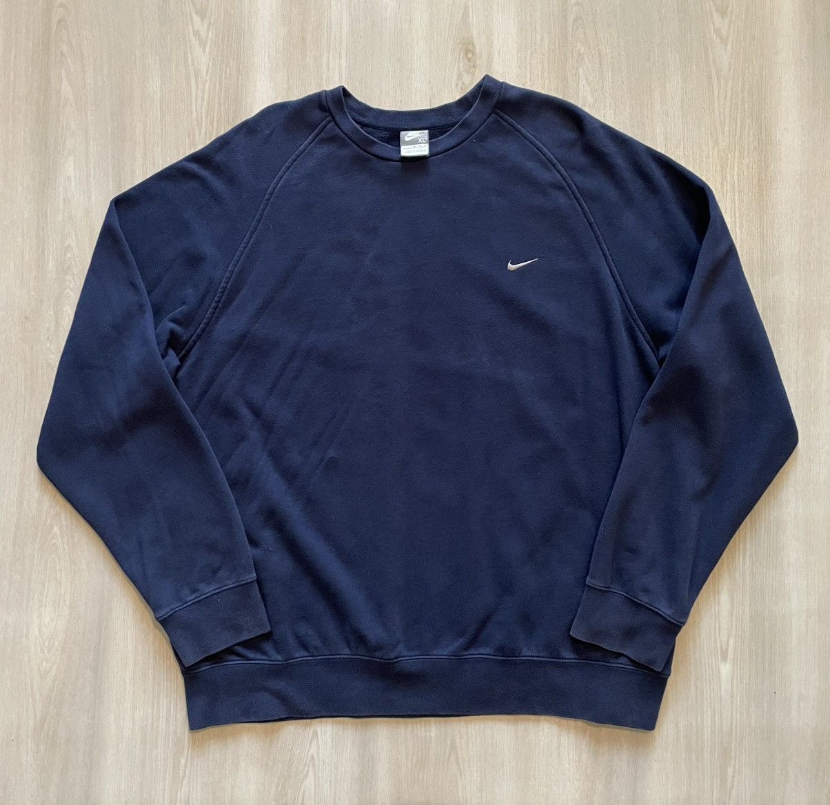 Nike Vintage Nike Mini Swoosh Crewneck Essential Sz XL Size US XL / EU 56 / 4 - 1 Thumbnail
