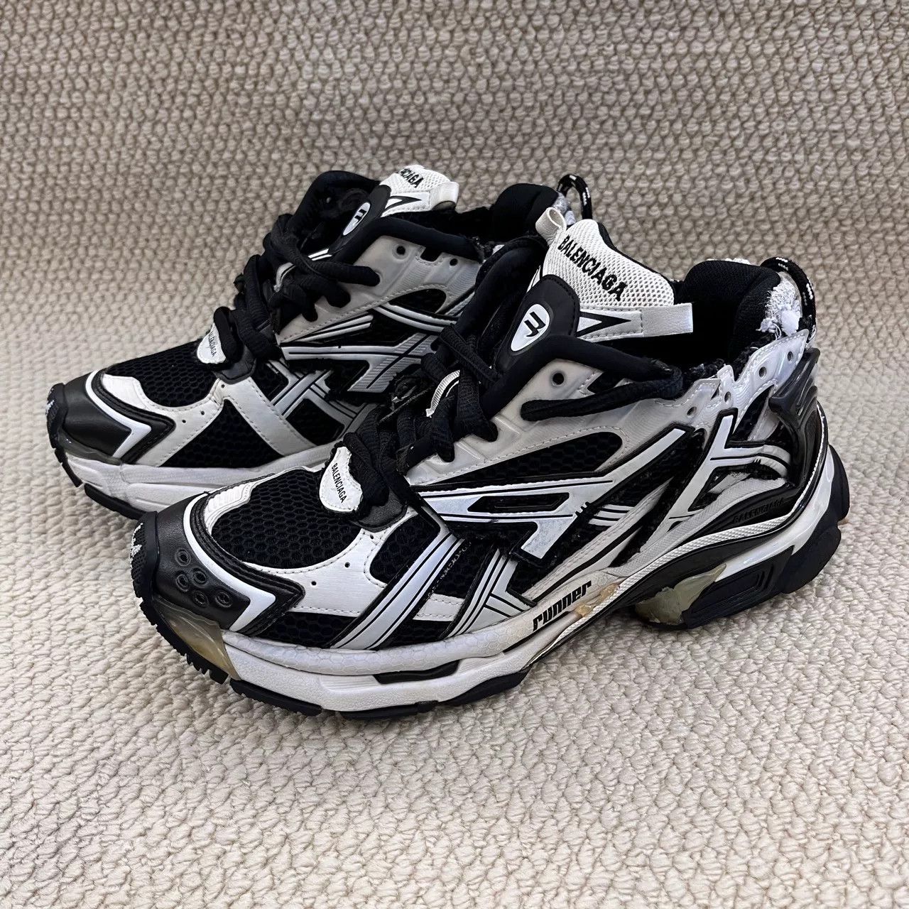 Balenciaga balenciaga runner low-top dad shoes Size US 9 / EU 42 - 1 Thumbnail