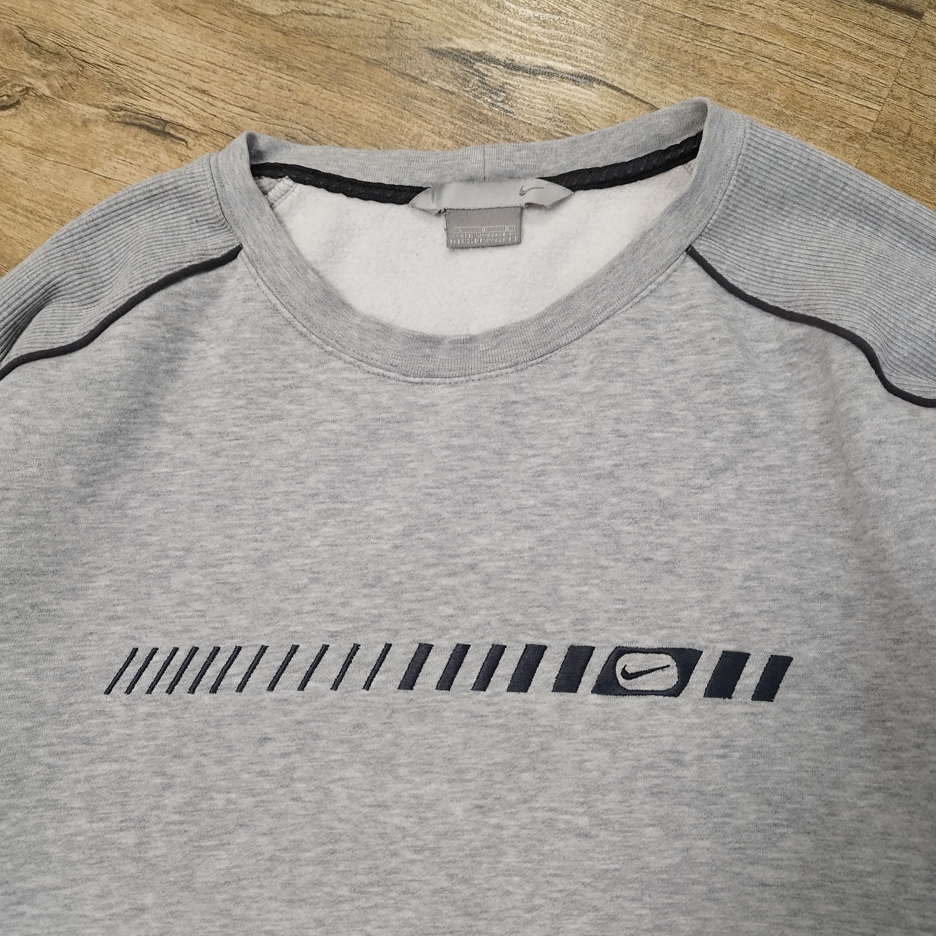 Nike Vintage Nike Center Swoosh Embroidered Sweatshirt Grey L Y2K Size US L / EU 52-54 / 3 - 3 Thumbnail