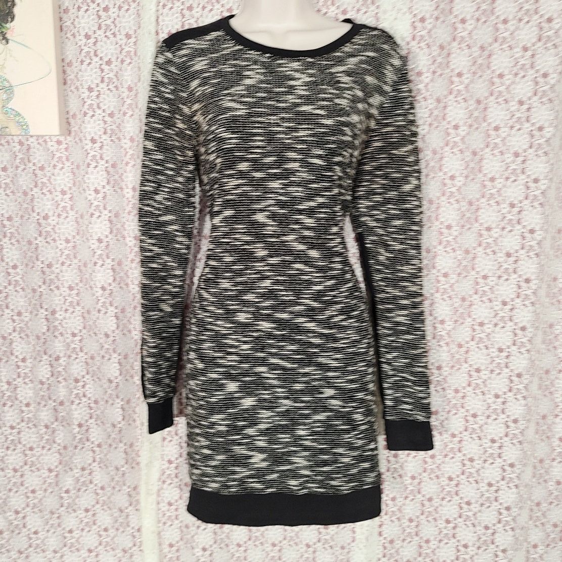 Victoria's Secret Victoria secret knit front long sleave shift dress small Size S / US 4 / IT 40 - 1 Thumbnail