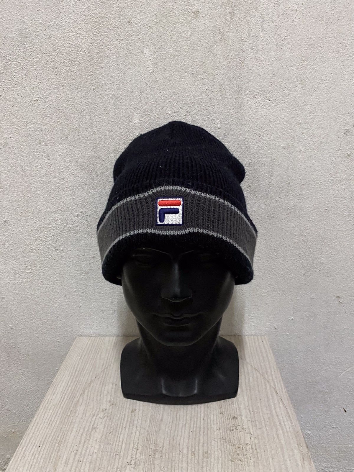 Fila × Vintage Vintage Fila Small Logo Beanie Hat Size ONE SIZE - 2 Thumbnail