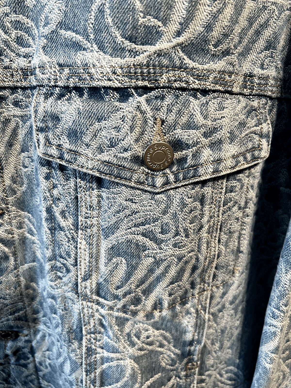 Supreme SUPREME 22AW Script Jacquard Denim Trucker Jacket XL Size US XL / EU 56 / 4 - 5 Thumbnail