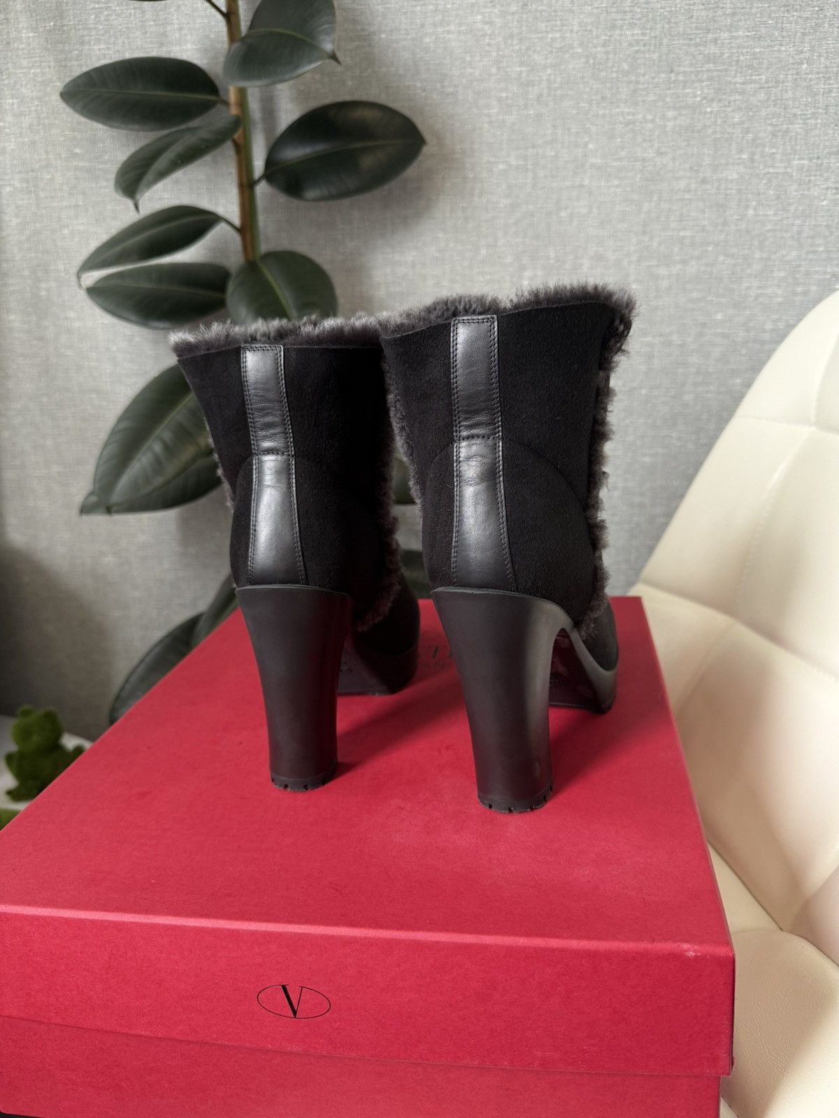 Valentino Valentino Garavani Black Suede Shearling Platform Ankle Boot Size US 7 / IT 37 - 15 Thumbnail